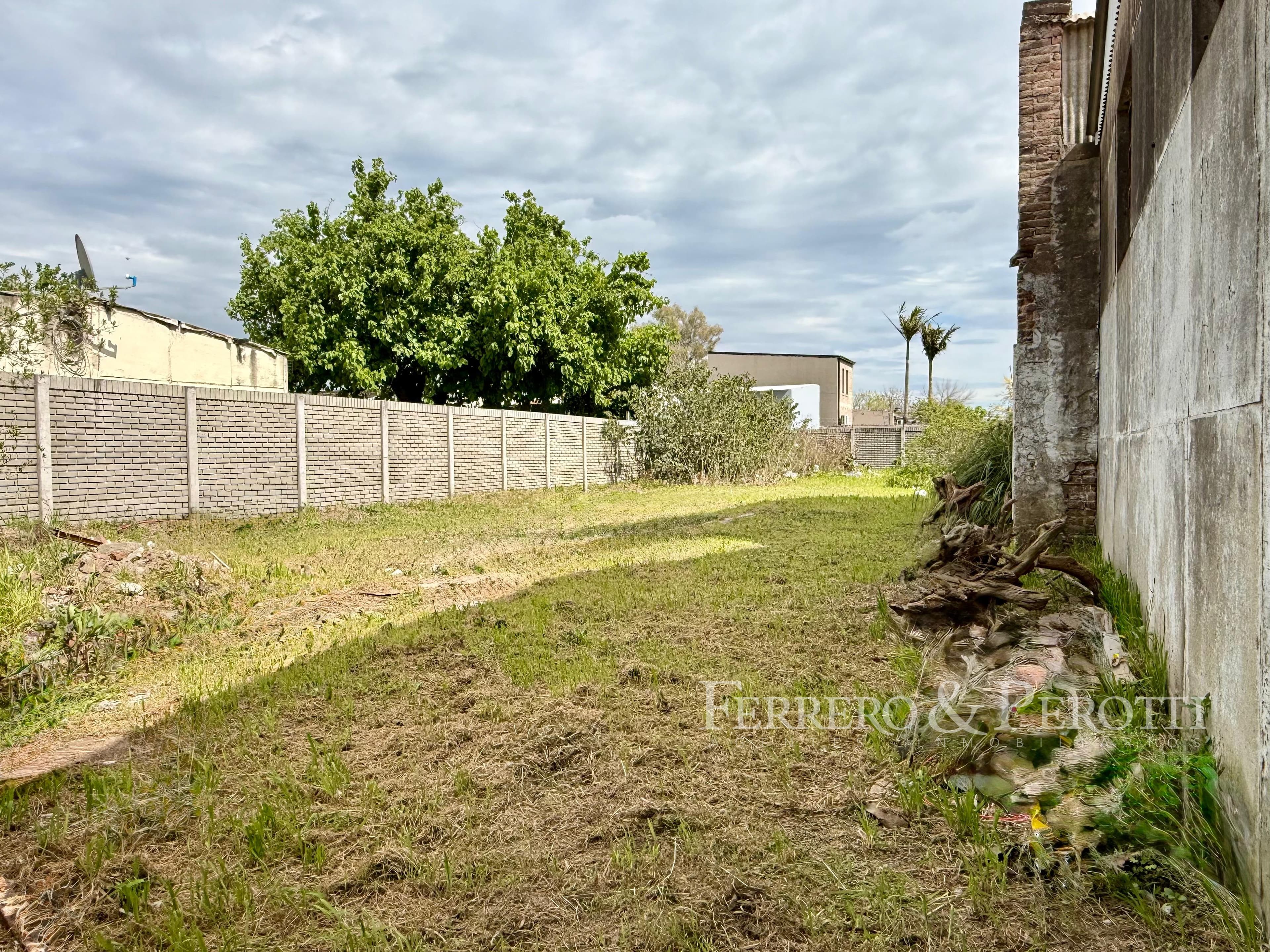 Lote de 350 m² en Barrio Villa del Parque