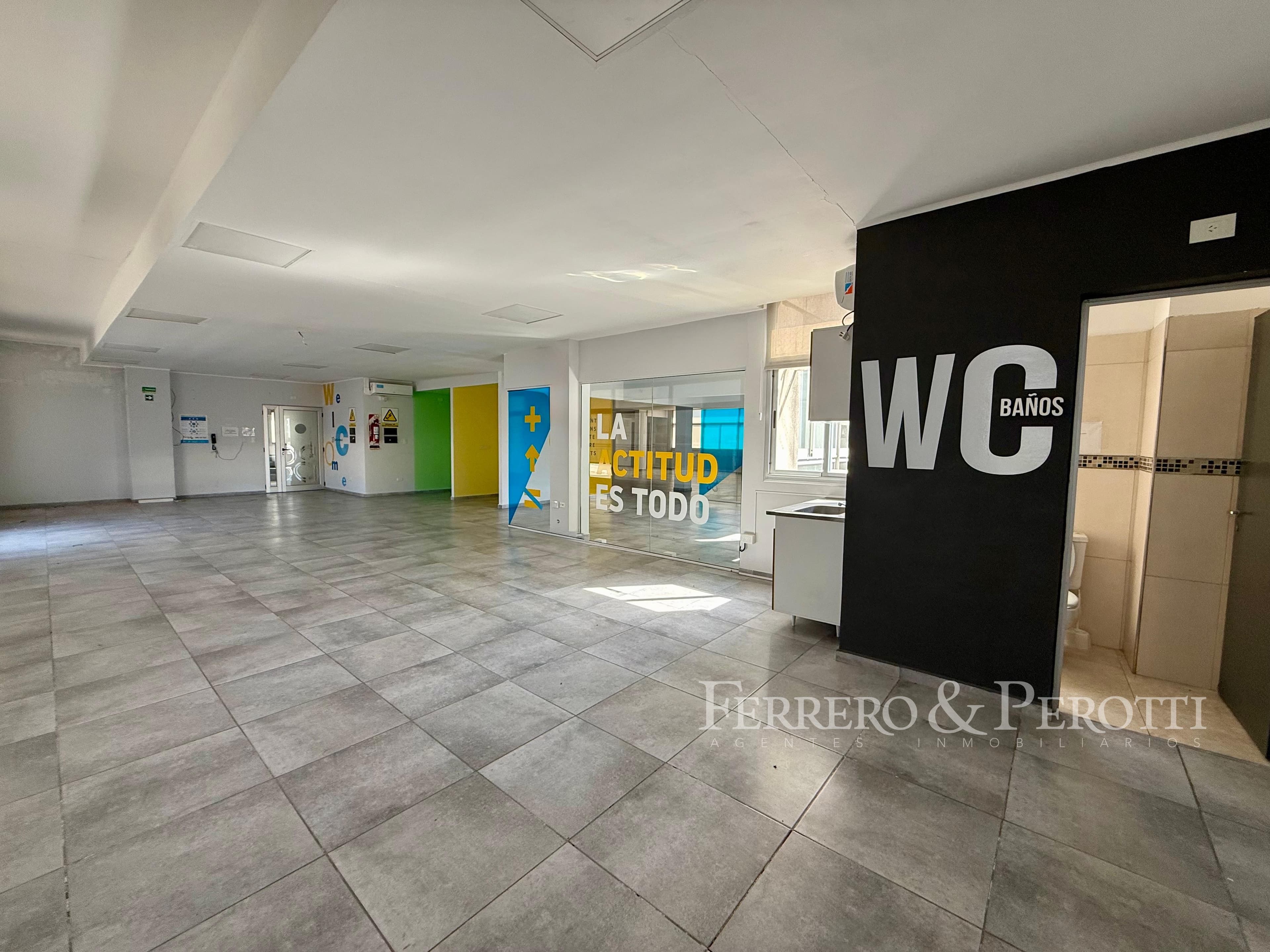 Planta Corporativa de Oficinas de 478 m² en Edificio Mayo 7