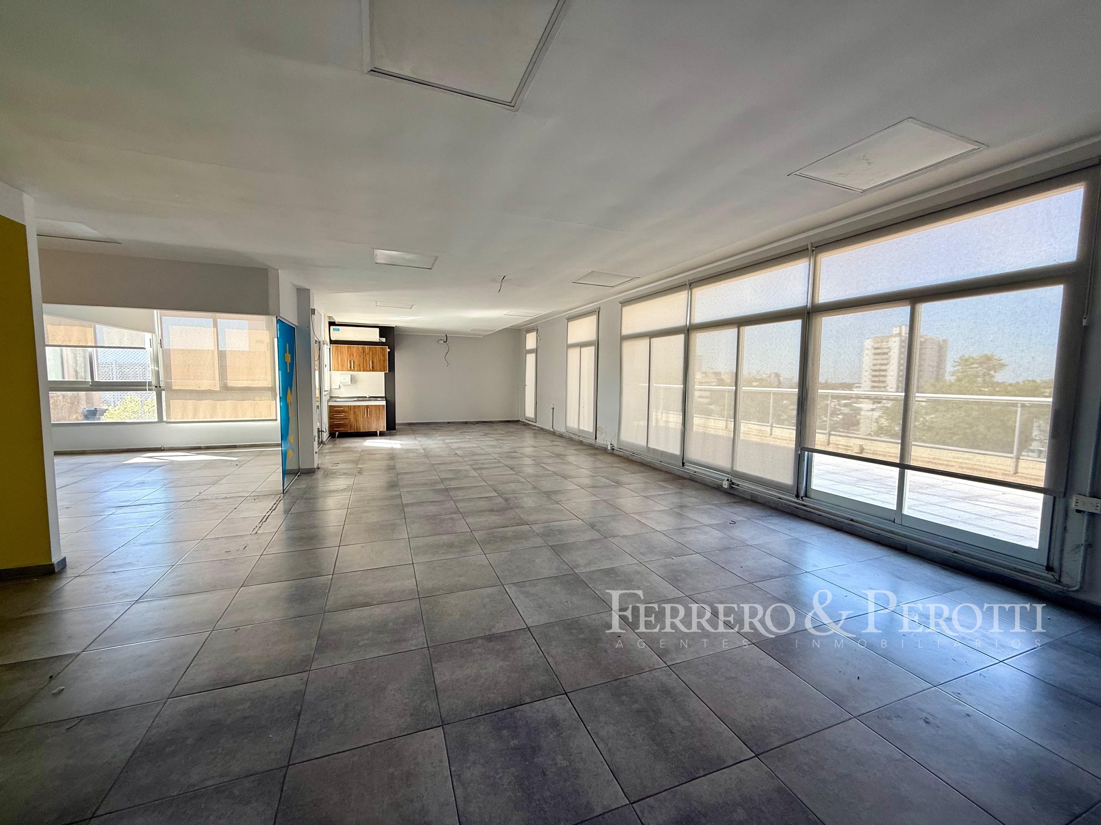 Planta Corporativa de Oficinas de 478 m² en Edificio Mayo 2