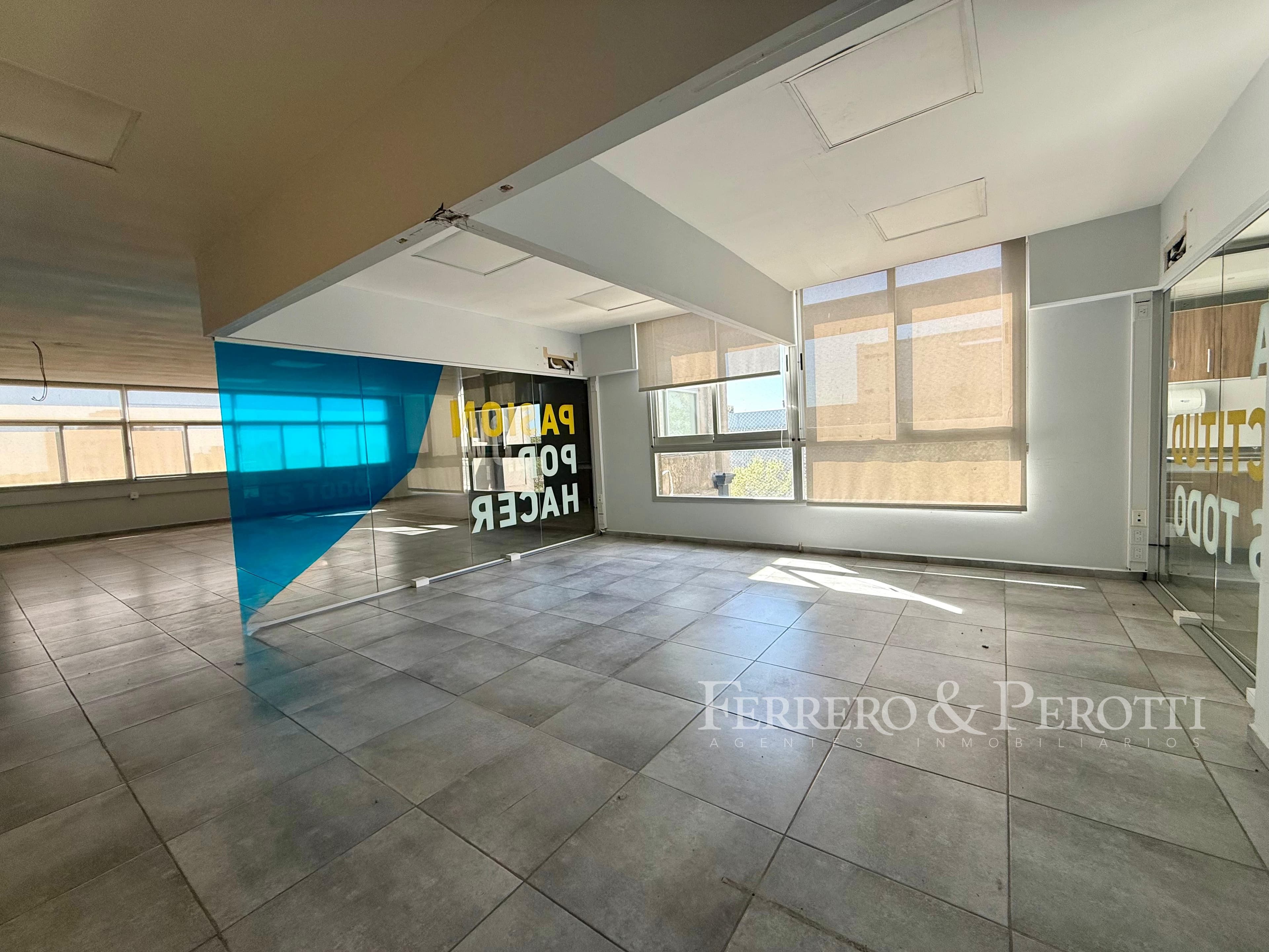 Planta Corporativa de Oficinas de 478 m² en Edificio Mayo 5