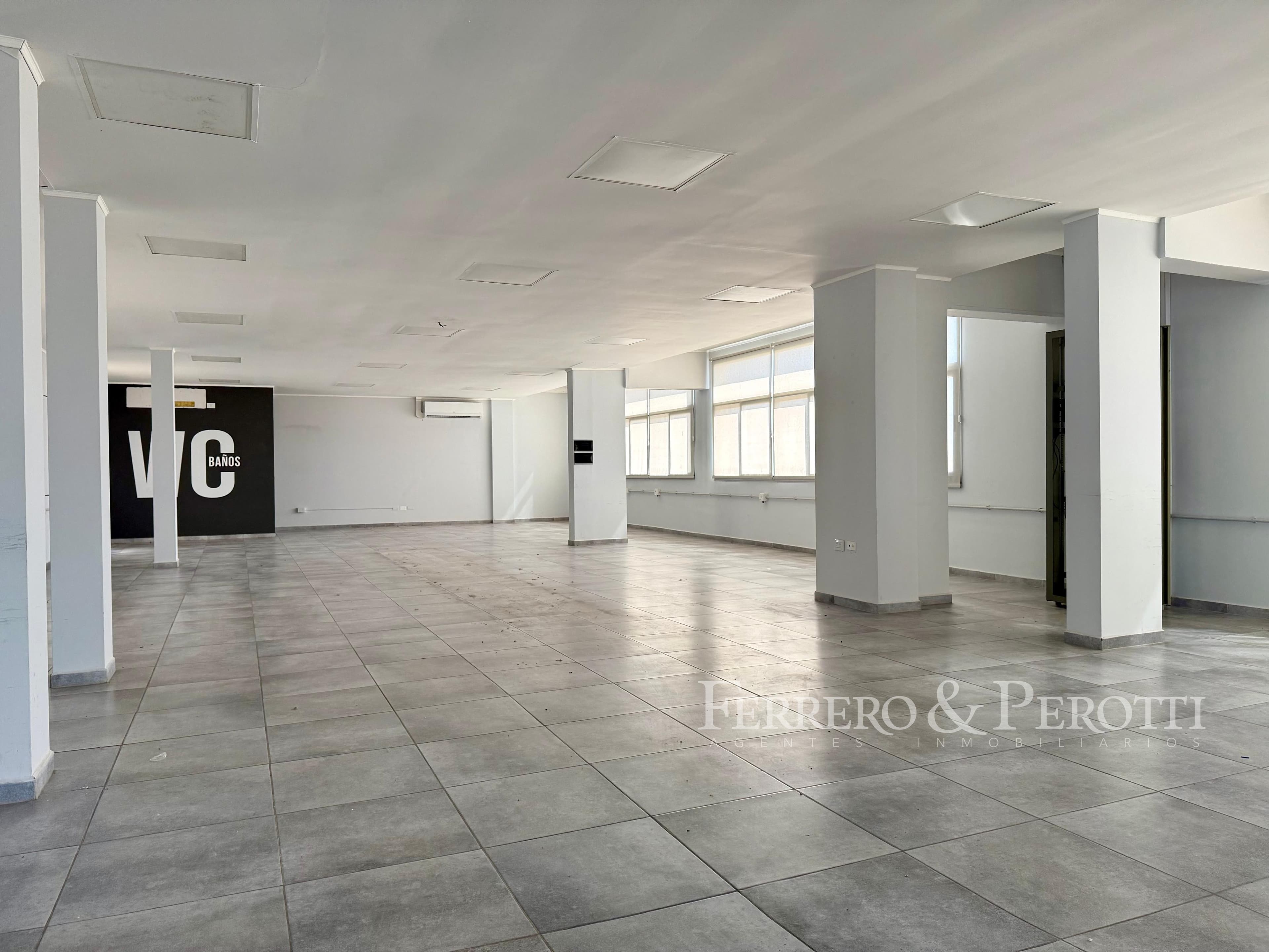 Planta Corporativa de Oficinas de 478 m² en Edificio Mayo 4