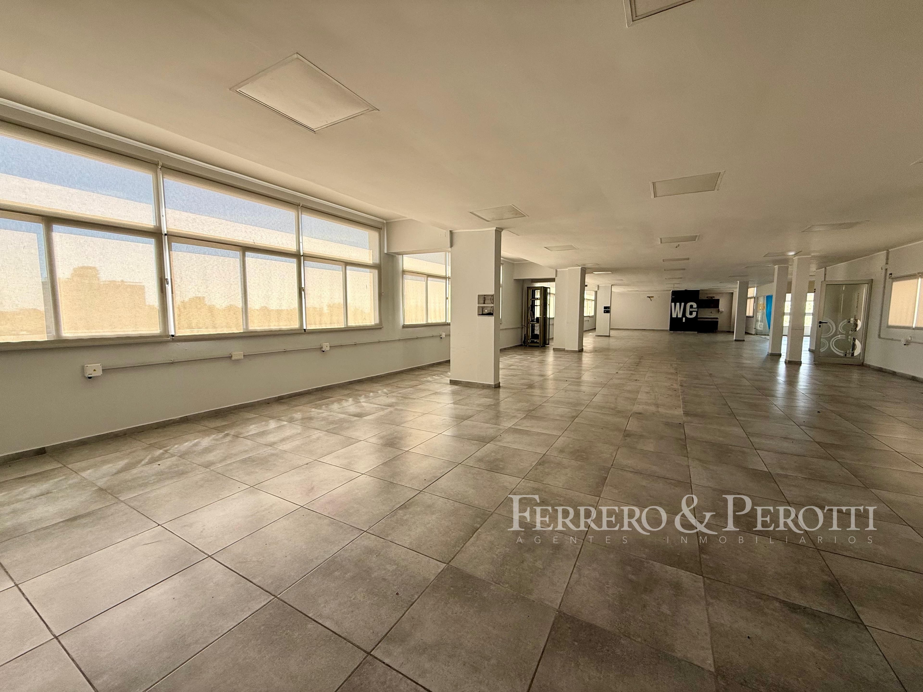 Planta Corporativa de Oficinas de 478 m² en Edificio Mayo 3