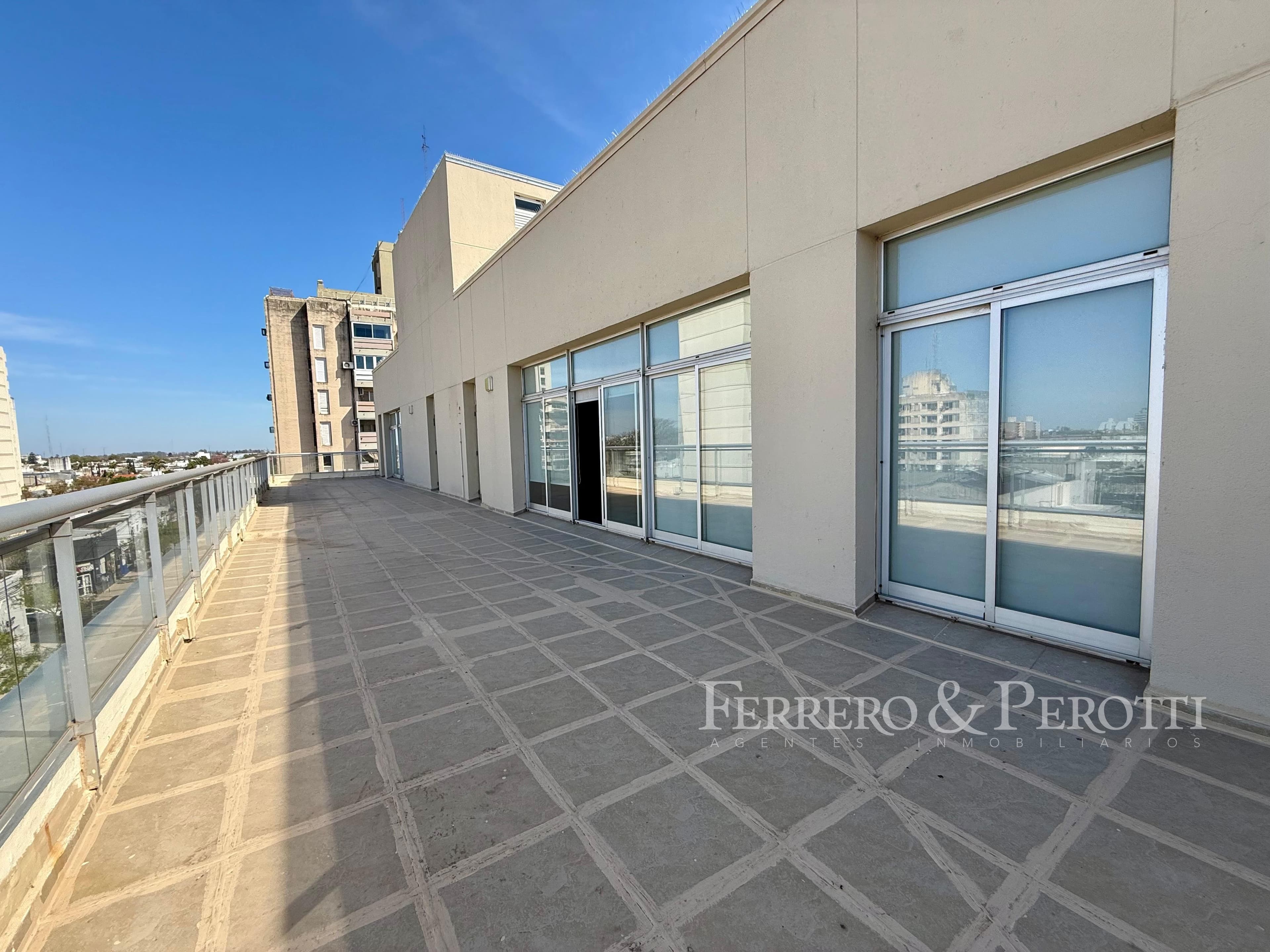 Planta Corporativa de Oficinas de 478 m² en Edificio Mayo 13