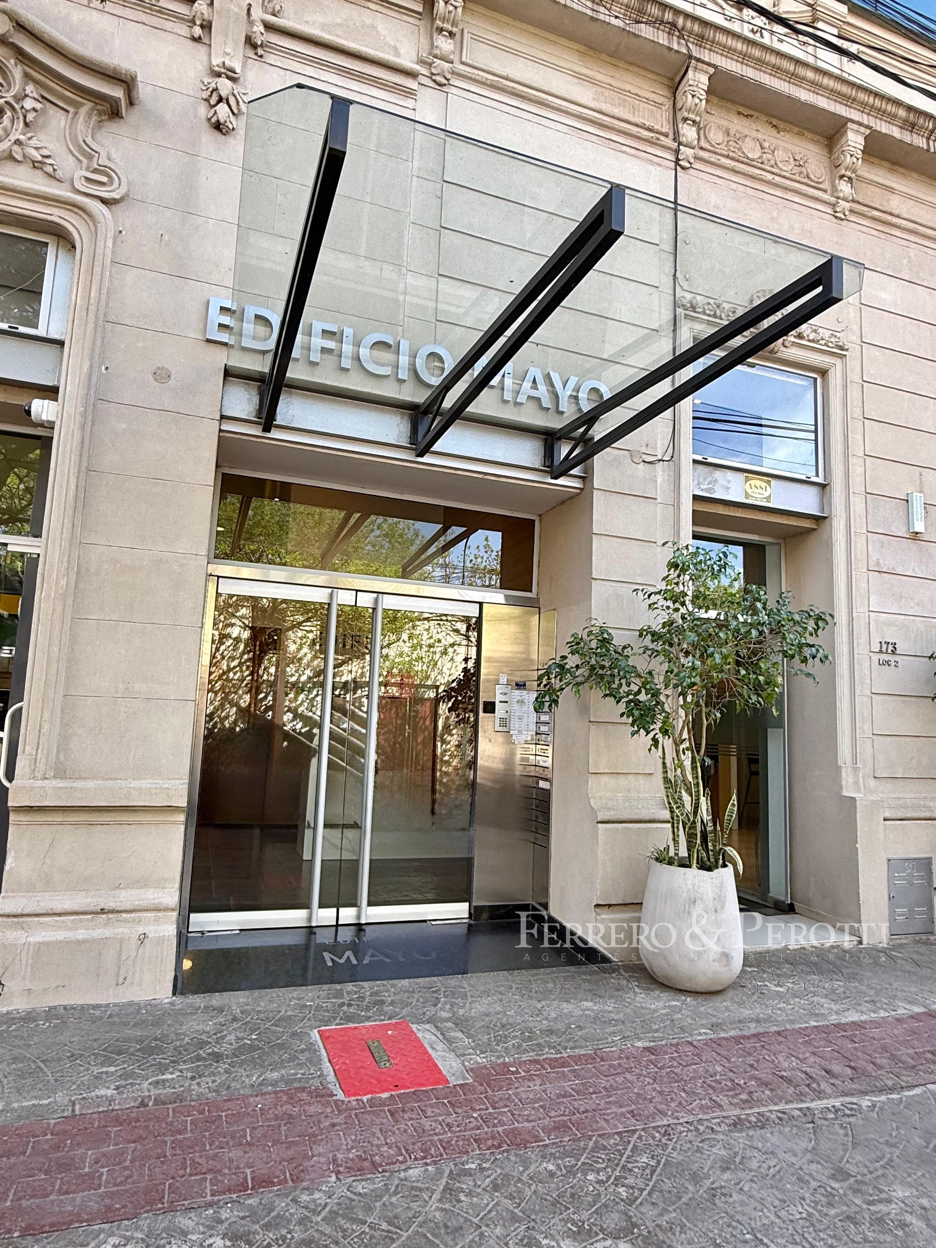 Planta Corporativa de Oficinas de 478 m² en Edificio Mayo