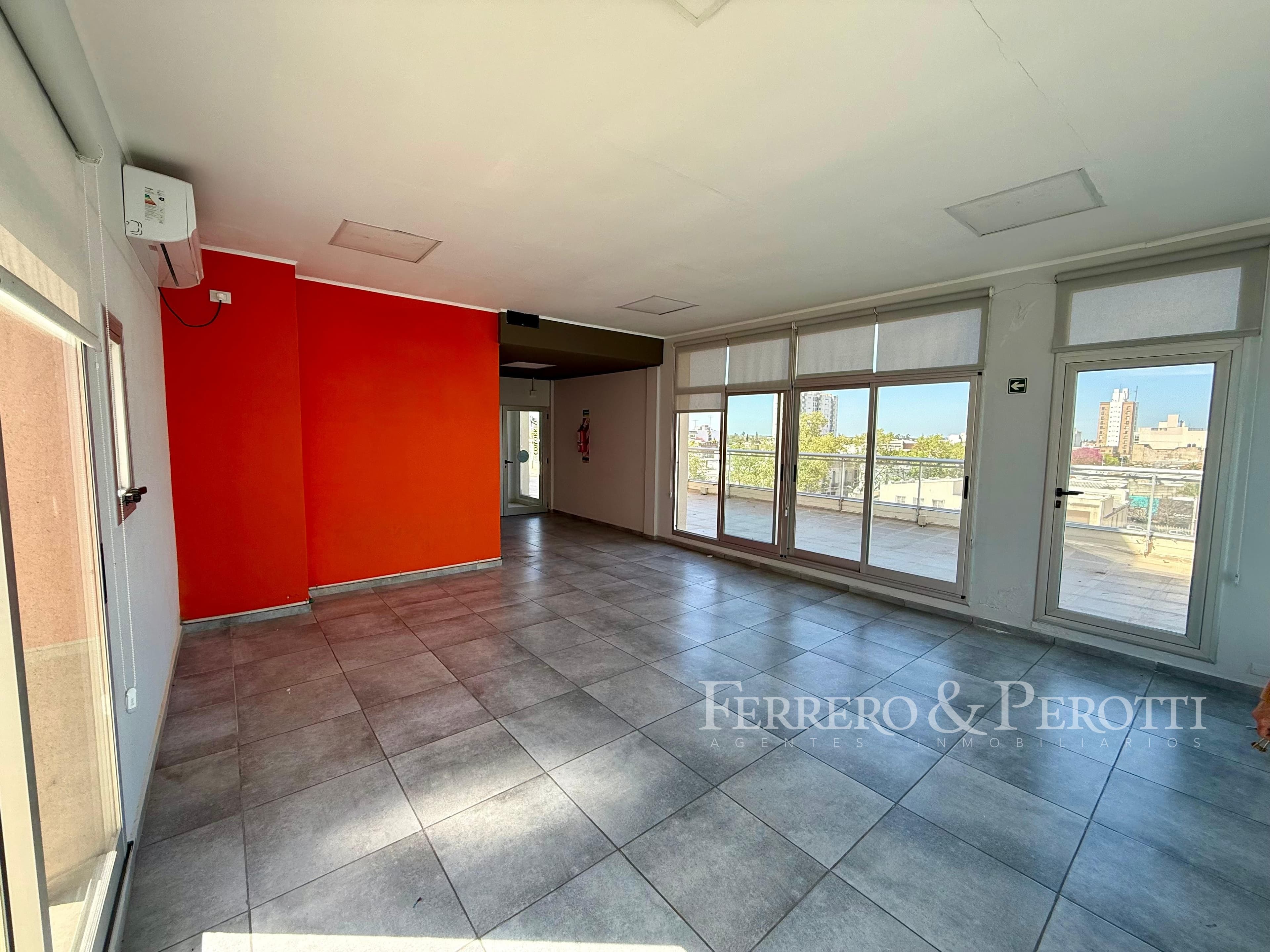 Planta Corporativa de Oficinas de 478 m² en Edificio Mayo 8